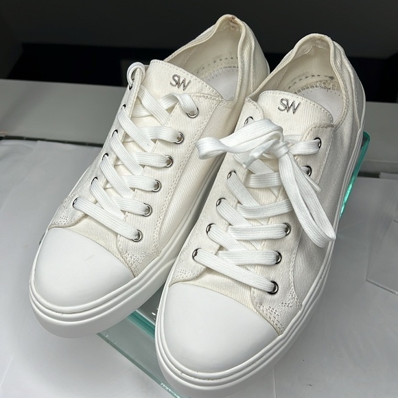 Stuart Weitzman Sz 38 White Canvas Tennis Shoes Sneakers - Picture 1 of 11